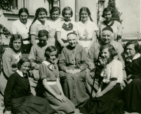 Mit einer Gruppe Jugendlicher in Pniewy 1936